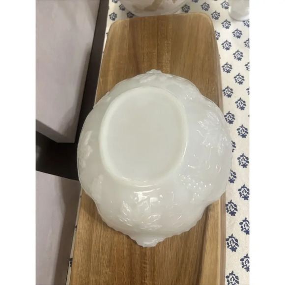 Vintage Indiana Milk Glass Grape Vine Pattern Bowl White - Picture 4 of 6